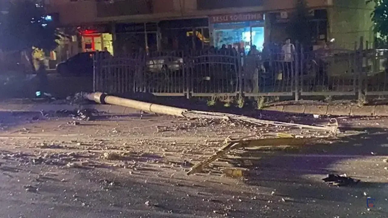 Akçaabat’ta kaçan sürücü geride hasarlı araçlar bıraktı