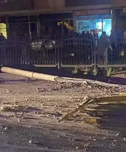 Akçaabat’ta kaçan sürücü geride hasarlı araçlar bıraktı