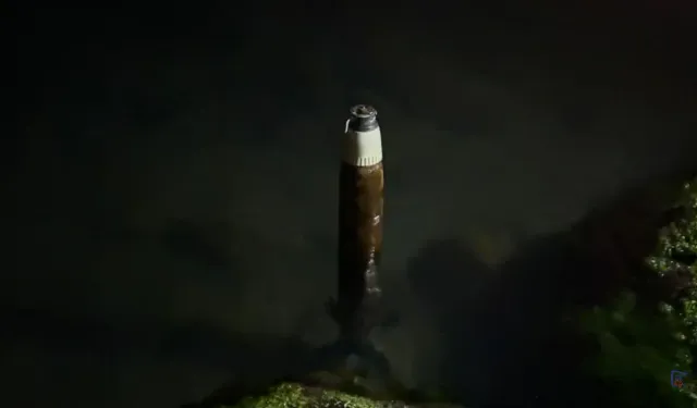 Söğütlü'de sahile roket parçası vurdu